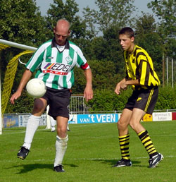 Andre de Boer speelt met de bal (Foto Helmich Lubberts)